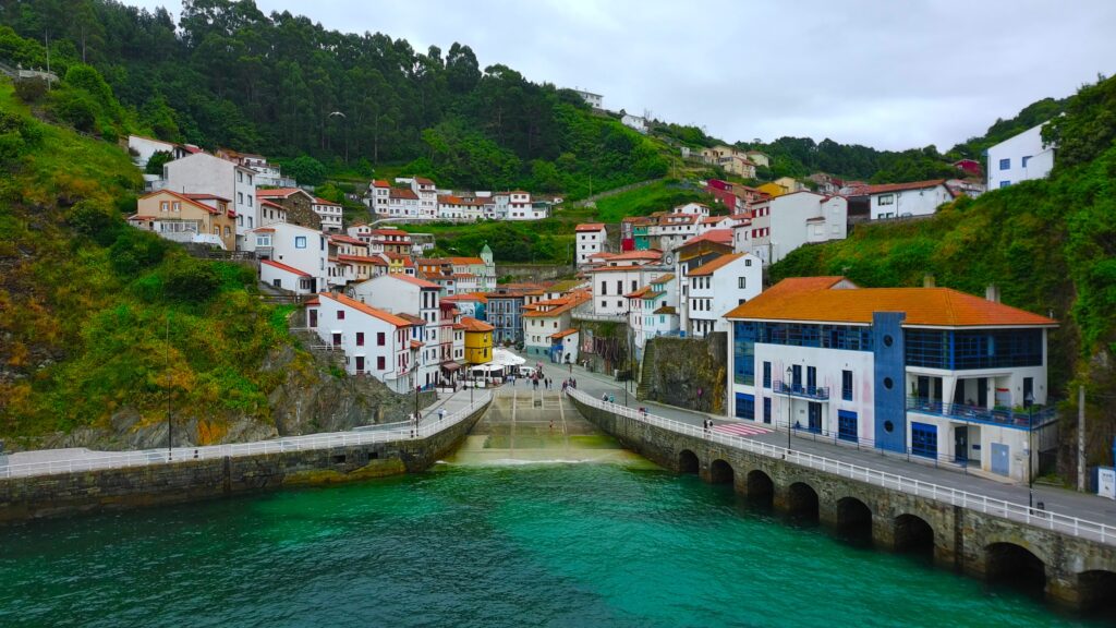Cudillero, Asturias. A vista de dron Fimimini 3